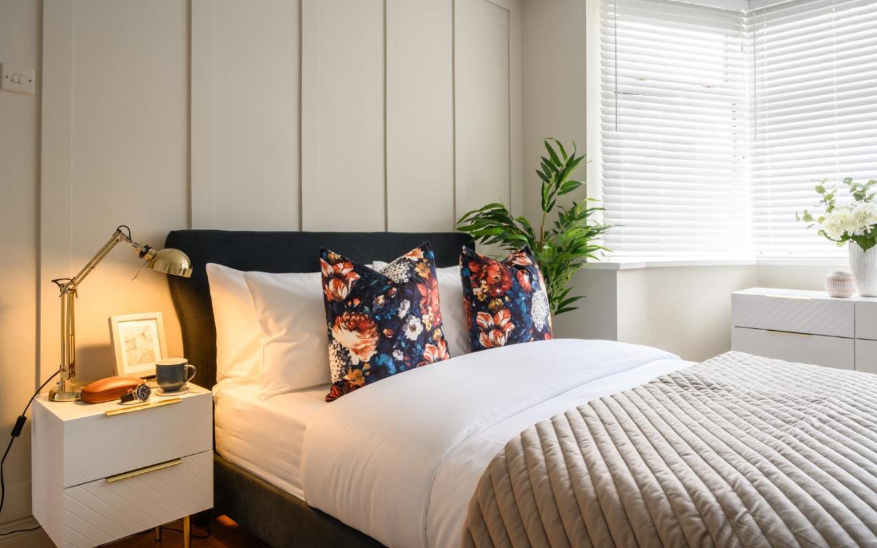 Large Luxury Solihull House - The Residence - Close To Nec - Sleeps 9 Exterior photo
